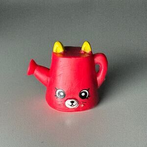 Shopkins Figurine Drips Water Can Kitty Face Yellow Ears Season 4 #4-199 Summer